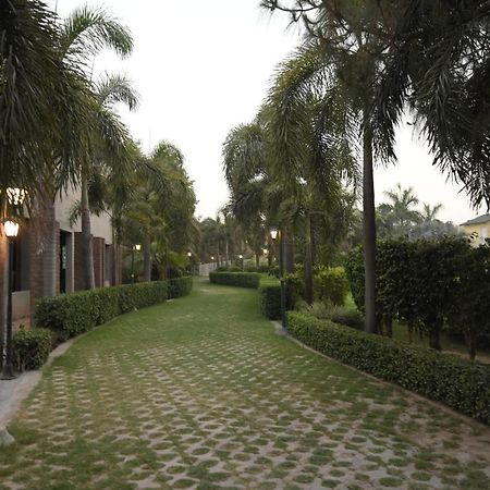 Kamal Resorts - The Luxury Of Being Yourself Ludhiana Exteriör bild