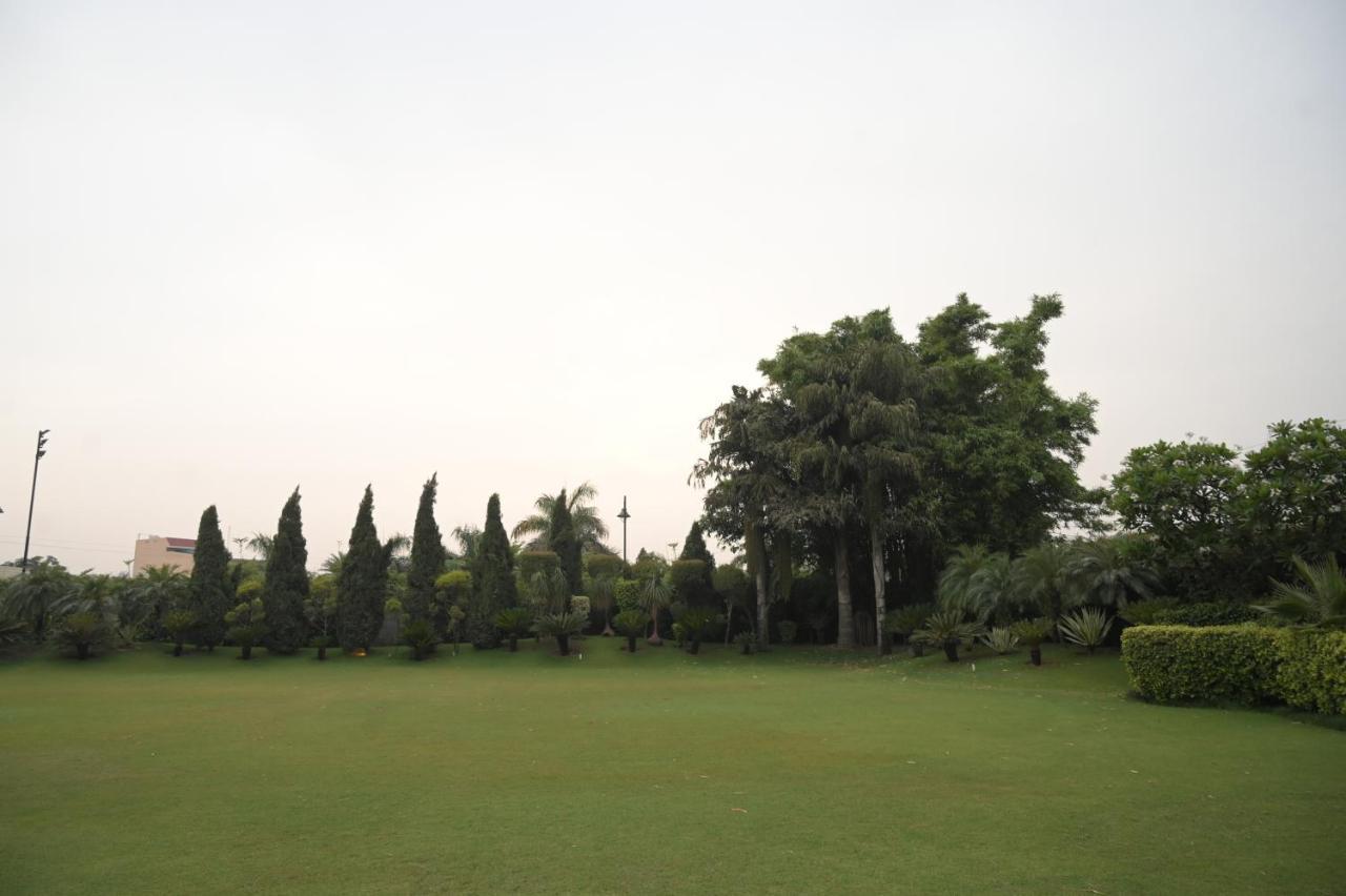 Kamal Resorts - The Luxury Of Being Yourself Ludhiana Exteriör bild