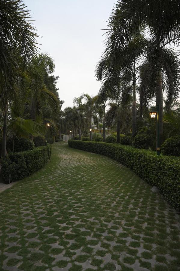Kamal Resorts - The Luxury Of Being Yourself Ludhiana Exteriör bild